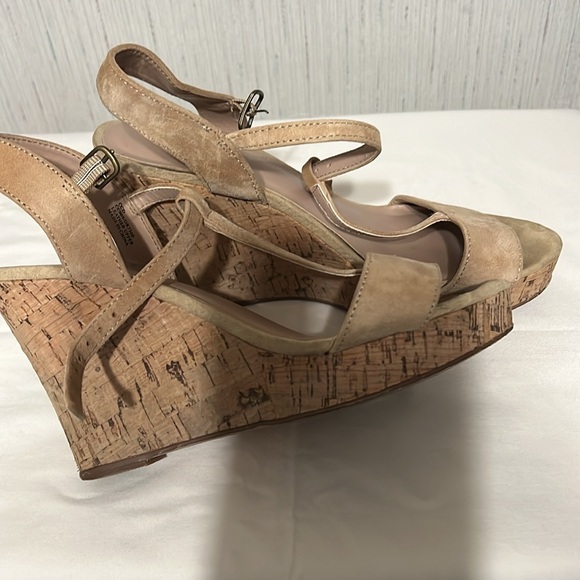 Shoes wedges,Charles David brand,beige, upper leather, 6 1/2 M - Picture 2 of 6
